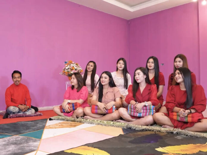 Man Lives in Perfect Harmony With Eight Young Wives